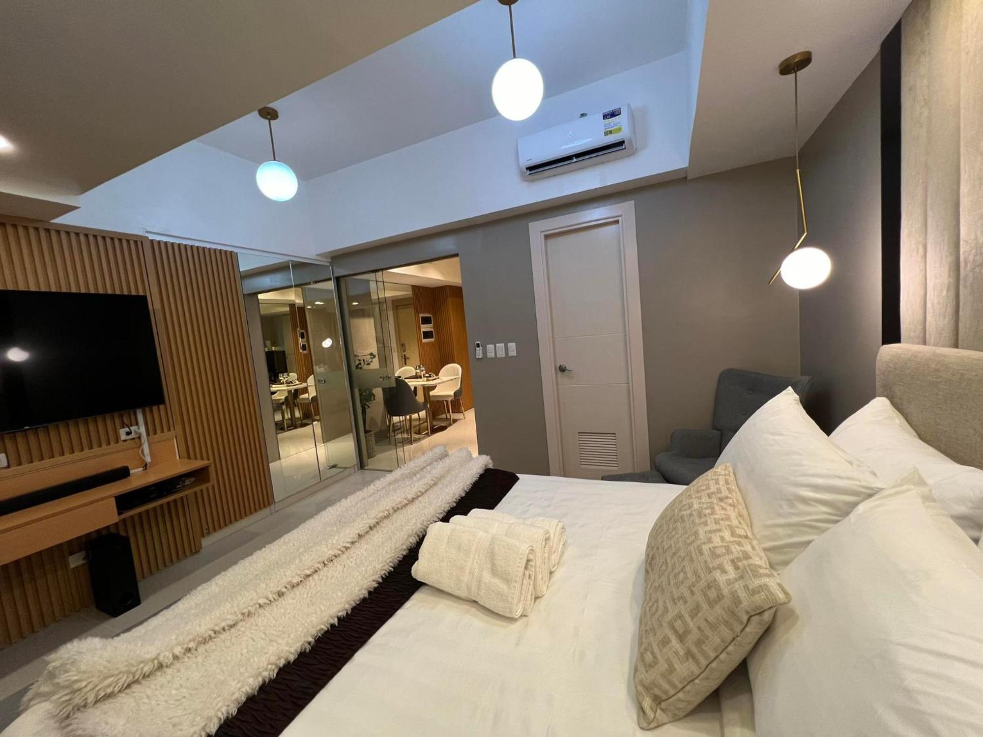 Hotel Vibe Condo At Uptown Parksuites Bgc Taguig Zewnętrze zdjęcie